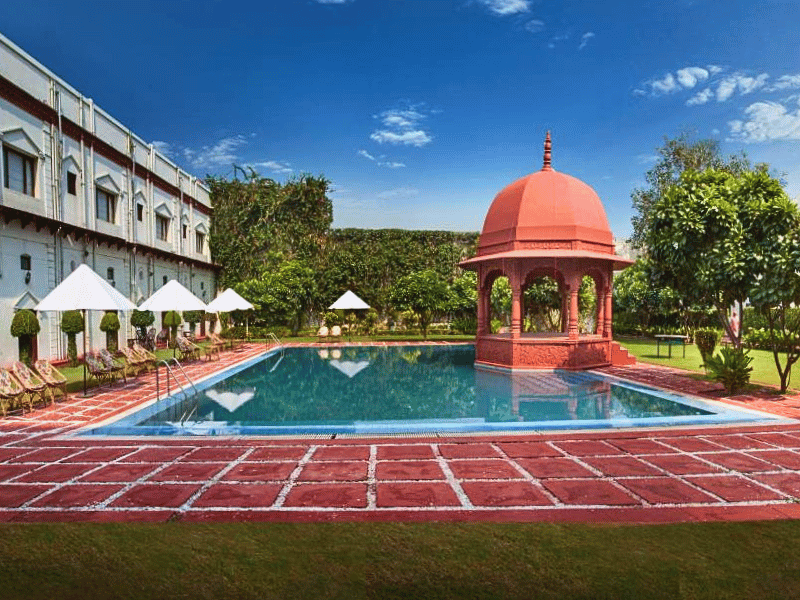 Pool im Heritage Hotel in Agra, Indien