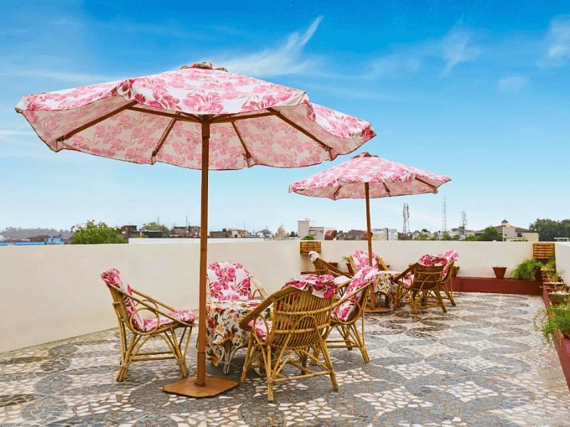 Terrasse zum Entspanne im Heritage Hotel in Agra, Indien