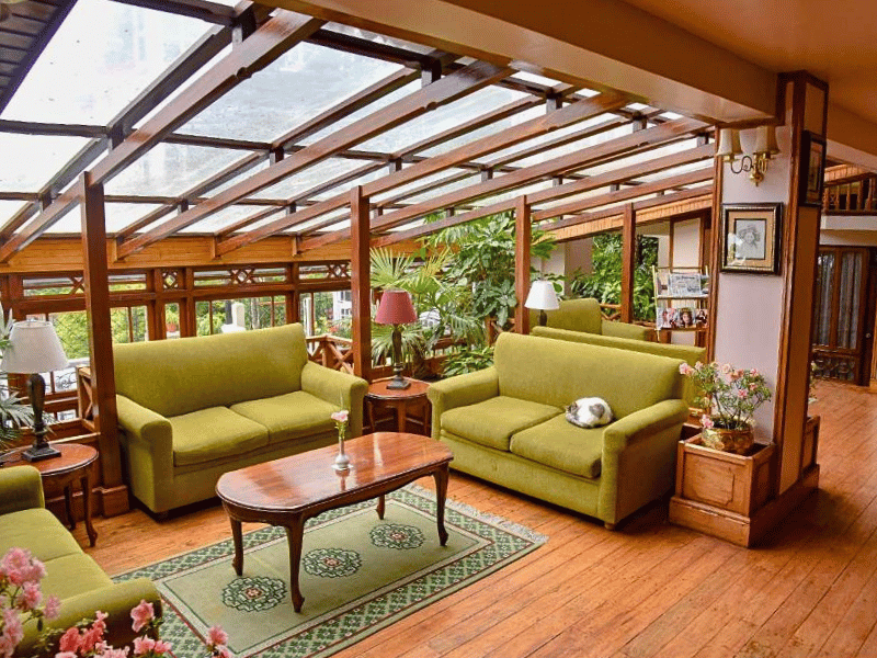 Sitzbereich im Hotel in Darjeeling, Indien