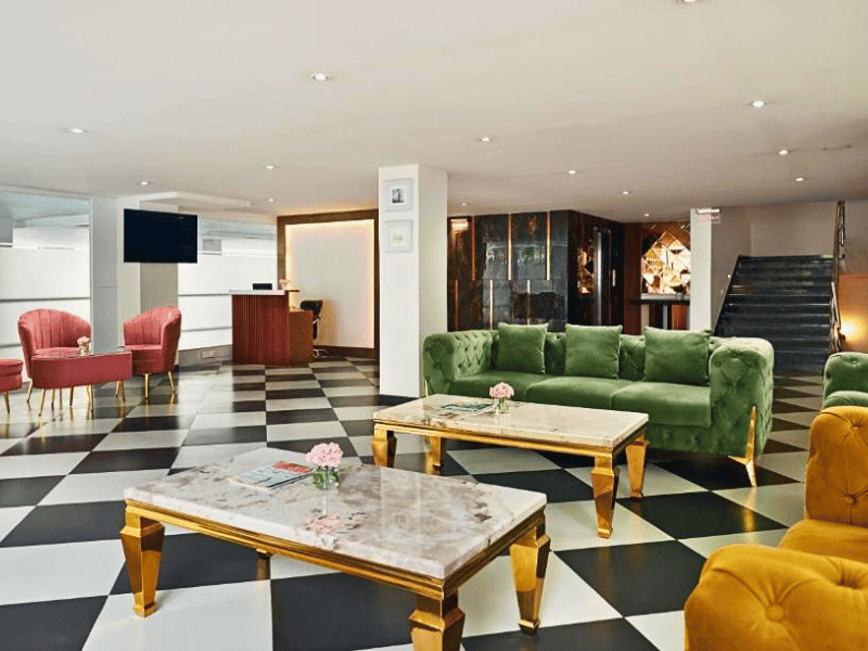 Lobby im Hotel in Delhi, Indien
