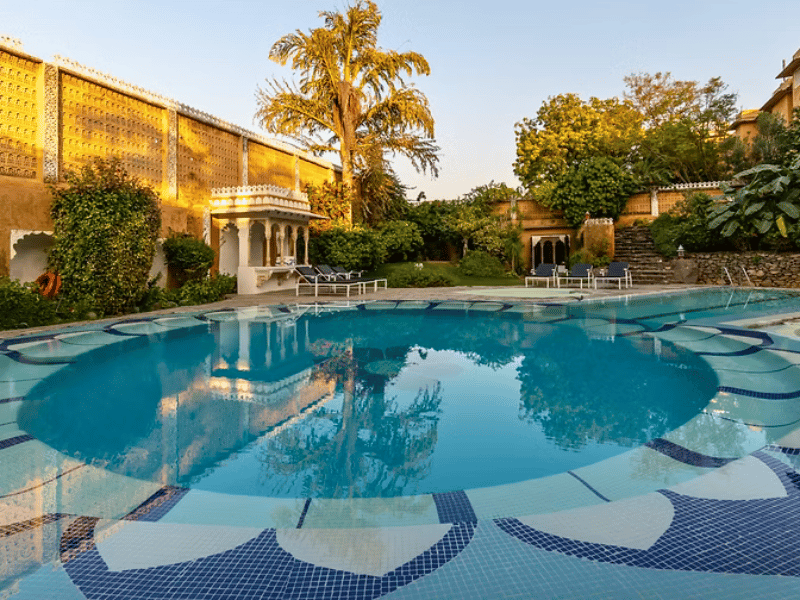Hotelpool in Deogarh, Indien