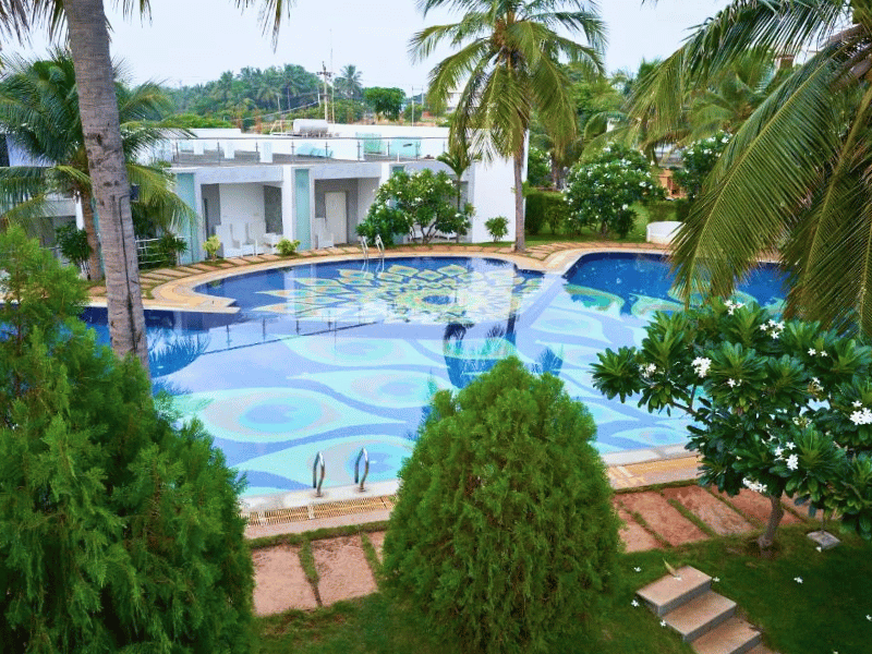 Pool im komfortablen Hotel in Mamallapuram, Indien