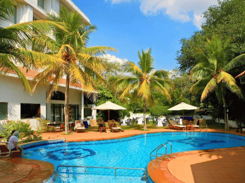 Pool im komfortablen Hotel in Tanjore, Indien