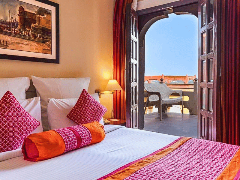 Zimmer im komfortablen Hotel in Varanasi, Indien