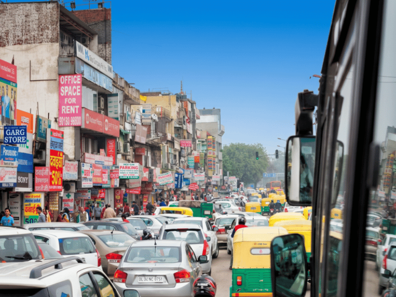 Verkehr in Alt-Delhi in Indien