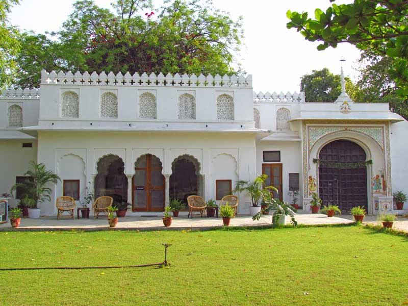 Rajasthan Rundreise: Eines der alten Maharadscha-Gebäude, in dem heute Gäste übernachten.