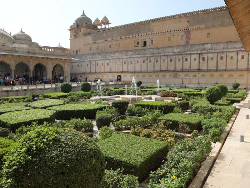 Garten im Amber Fort in Jaipur