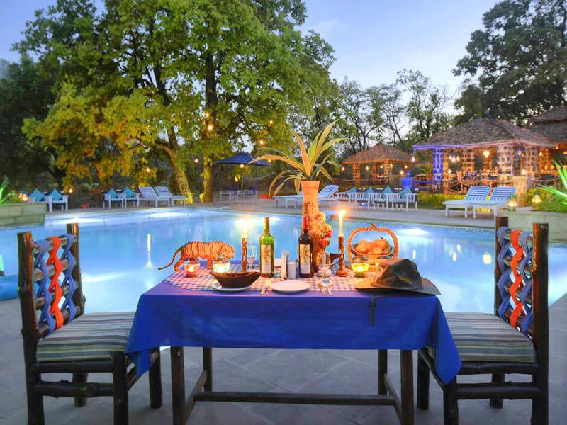 Pool im Hotel im Bandhavgarh Nationalpark, Indien