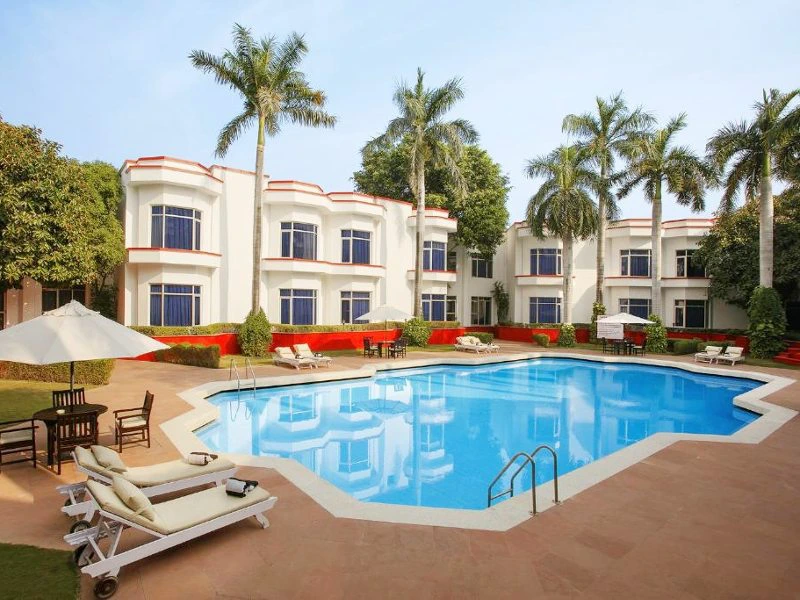 Hotelpool in Khajuraho