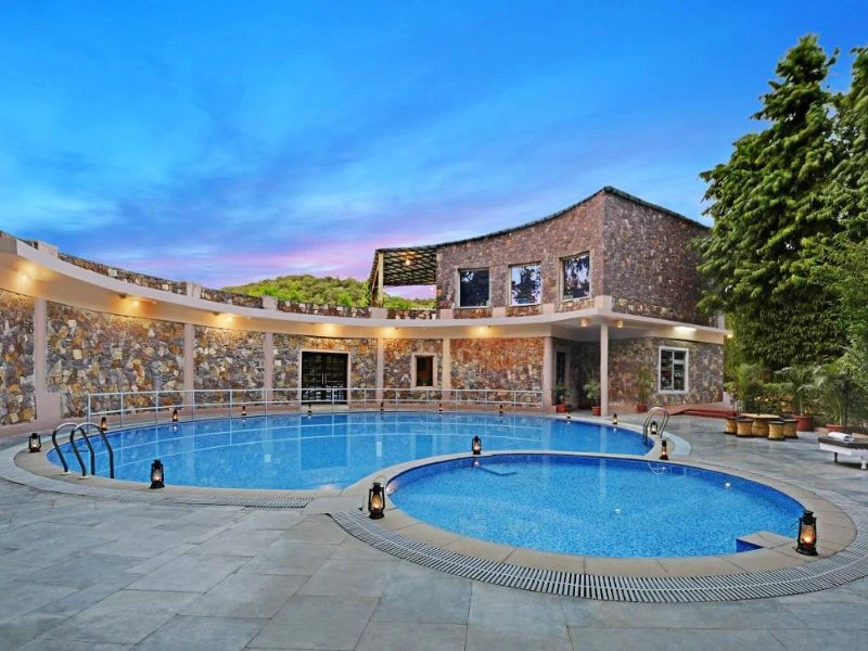 Hotelpool am Ranthambore Nationalpark