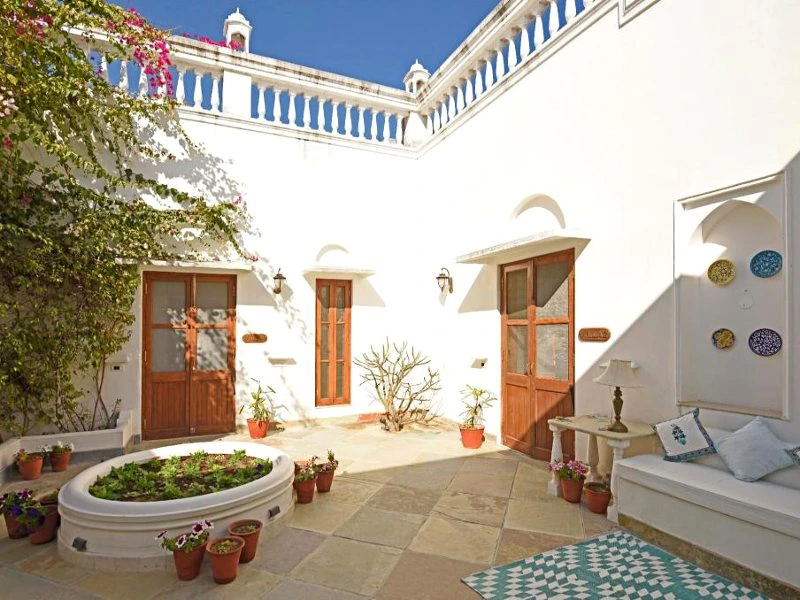 Innenhof im Hotel in Shahpura, India