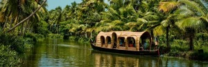 Boot auf dem Fluss in Kerala in Indien