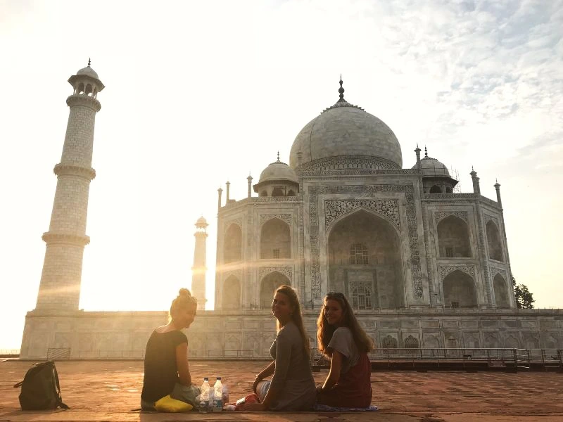 Sonnenaufgang am Taj Mahal