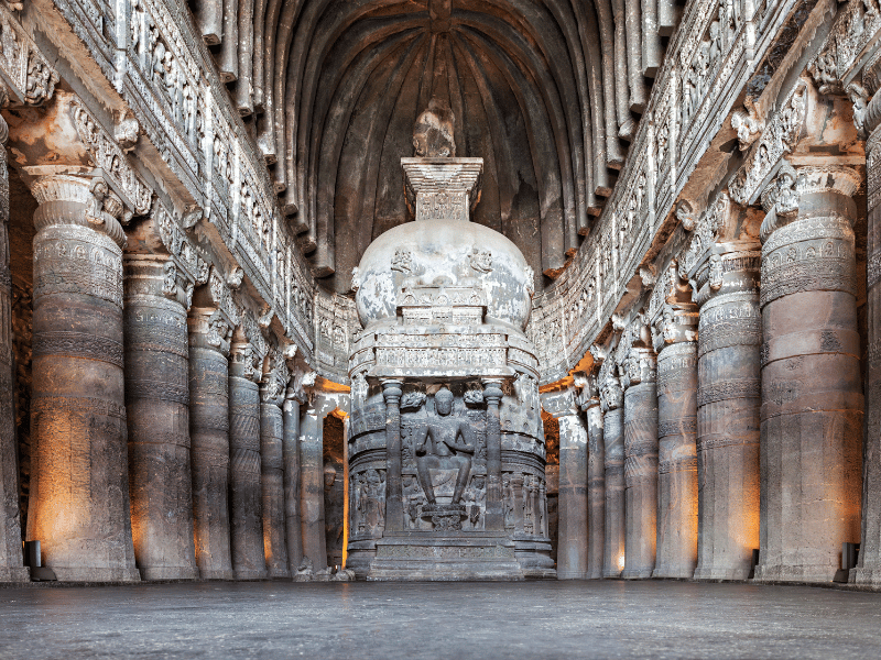 Höhlensäule in den Ruinen bei Ajanta und Ellora in Aurangabad