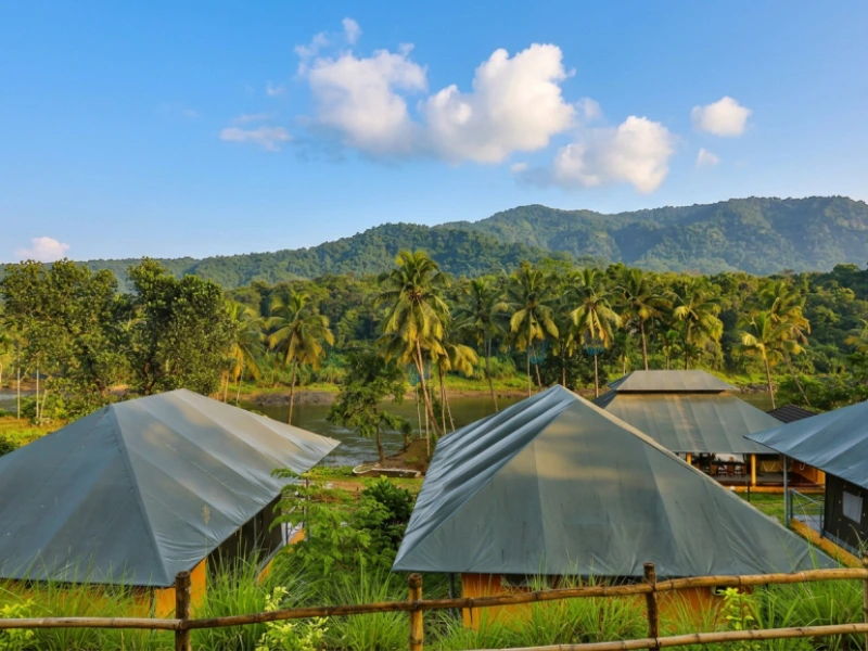 Aussicht im Zeltcamp in Thattekad, Indien