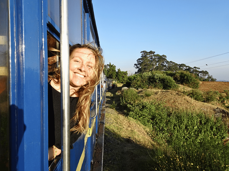 Tourist im Toy Train durch die Nilgiri Hills nach Coonoor
