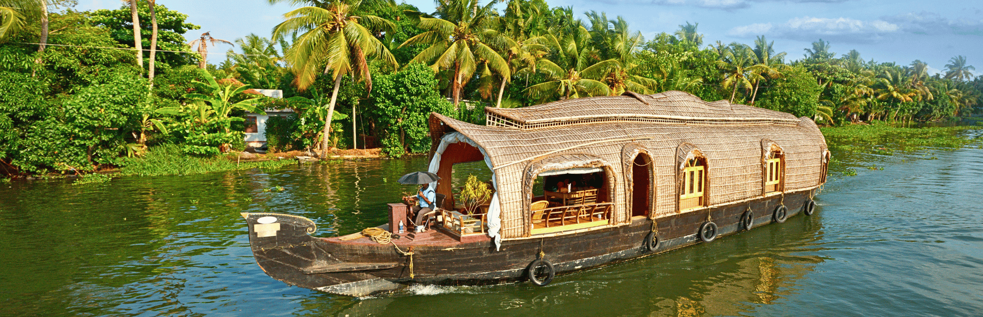 Boot in den Kerala Backwaters in Indien
