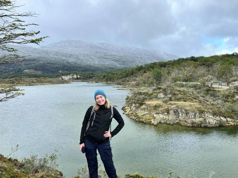 Reisende am See Tierra del Fiego Nationalpark