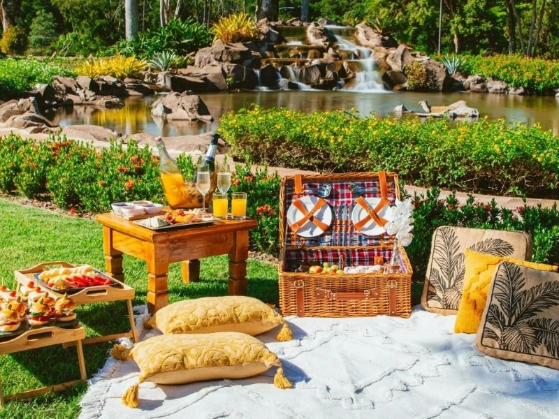 Picknick im Hotelgarten bei den Iguazu Wasserfällen in Argentinien