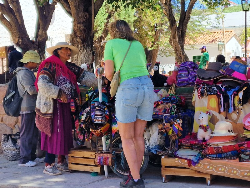 Arentinien Humahuaca reisende mit Locals