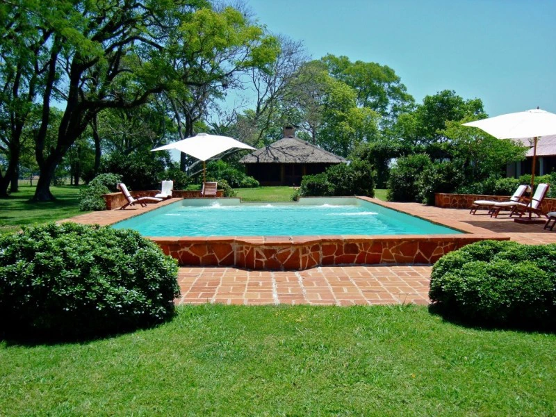 Erfrischender Pool der Lodge in Ibará, Argentinien