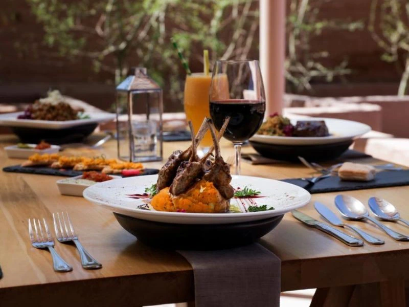 Essen im Komforthotel in San Pedro