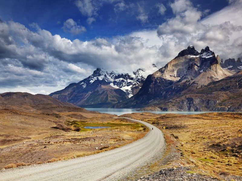 Straße zum Torres Nationalpark in Chile