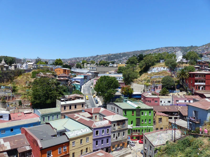 Straßen von Valparaiso am Tag in Chile