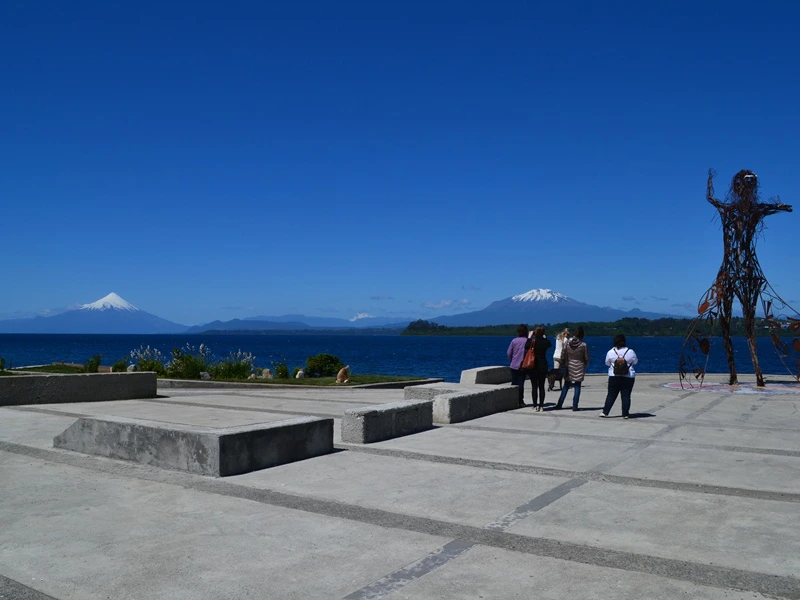 Touristen beim Ilanquihe See