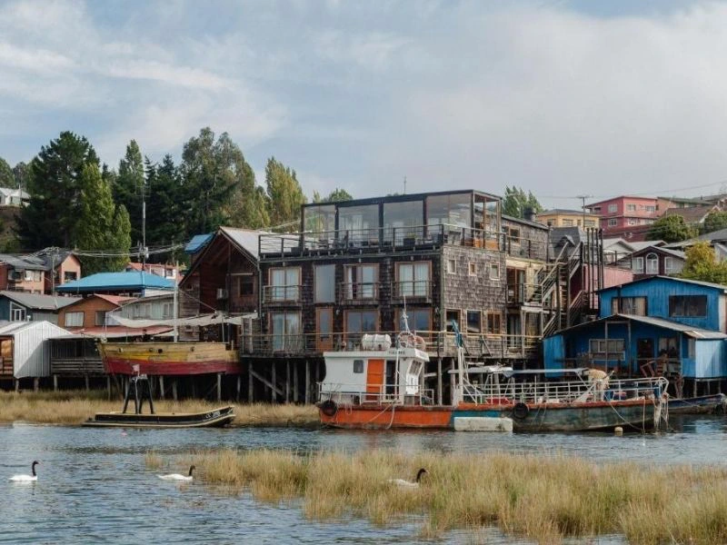Außenansicht des Hotels in Chiloe