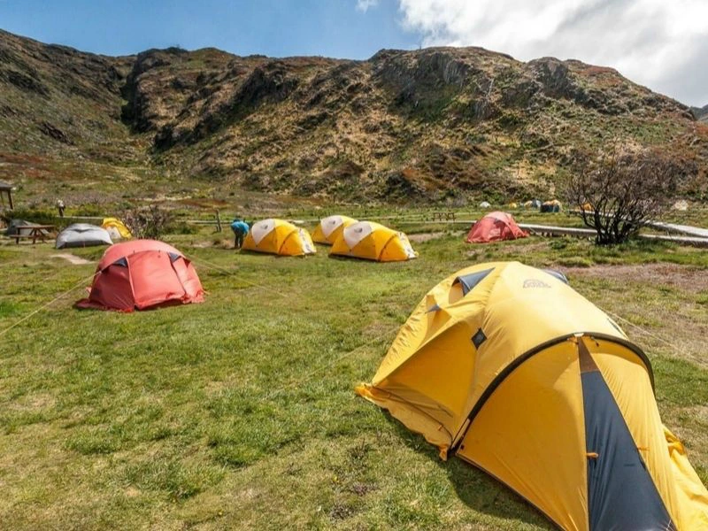 Zelte im Torres del Paine Nationalpark in Chile