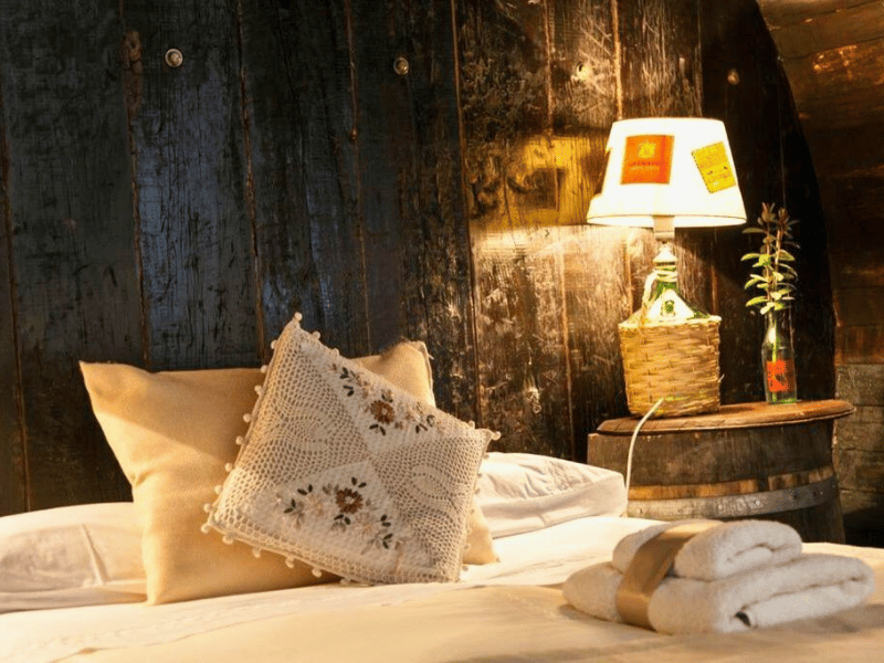 Gemütliches Zimmer im Weinfass