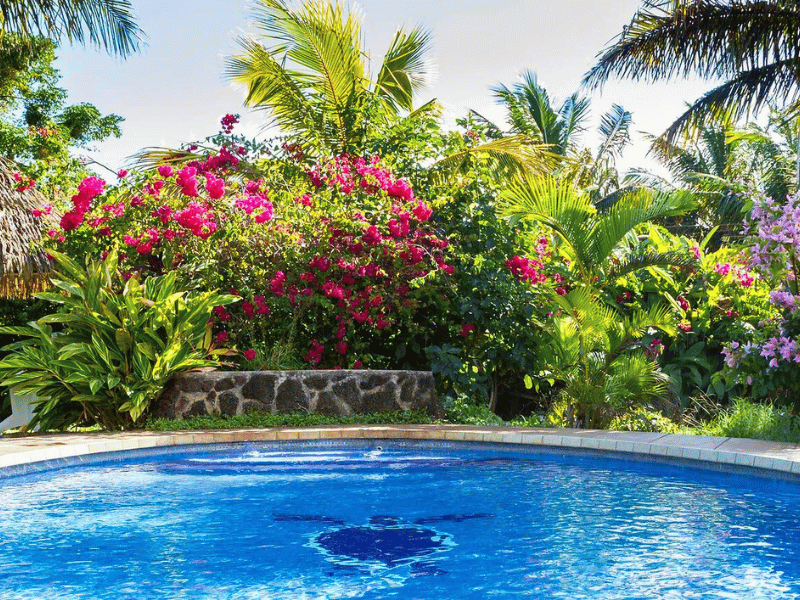 Erfrischen Sie sich im Hotelpool