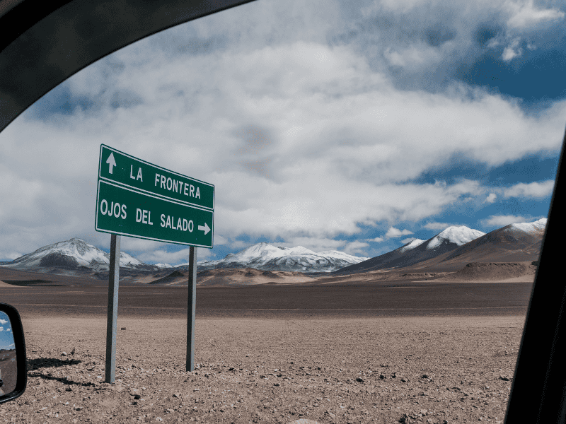 Wegweiser an der Straße zum Nevado Ojos del Salado