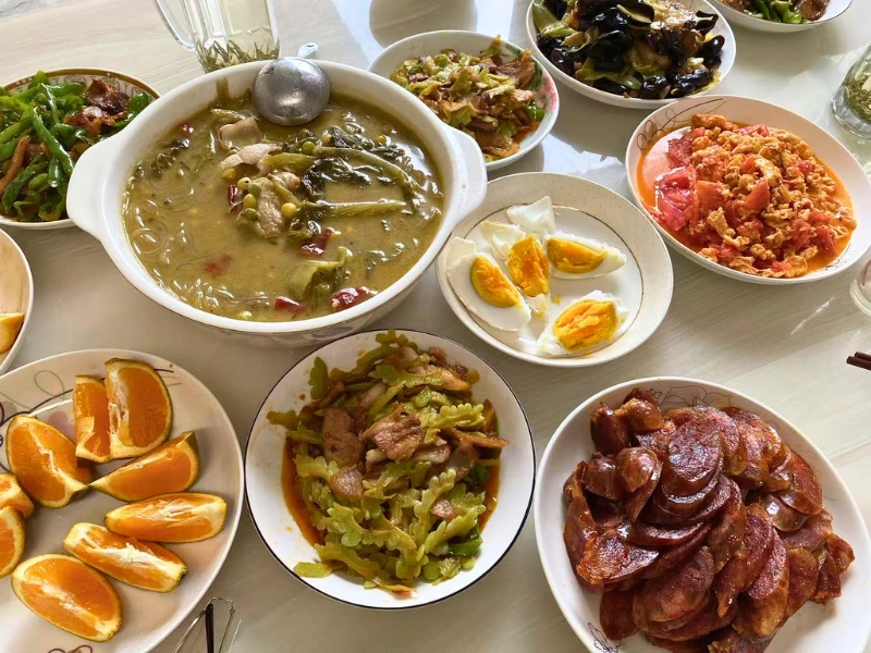 Mittagessen während der Chengdu Village Tour