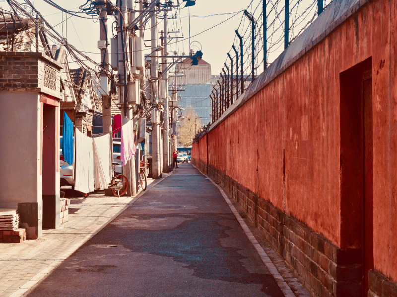 Gasse in den Hutongs der Einheimischen in Peking in China