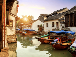 Boote im Kanal in Suzhou, China