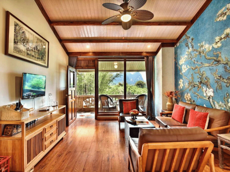 Einrichtung vom Hotelzimmer in Yangshuo bei den Karstbergen in China