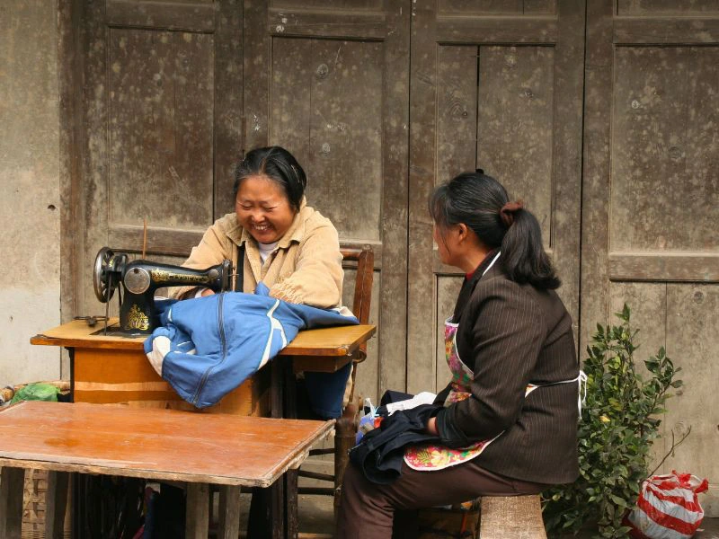 Näherin nahe Chengdu, China