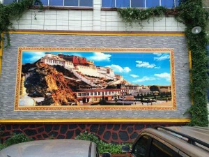 Außenbereich des Hotels in Xiahe, China