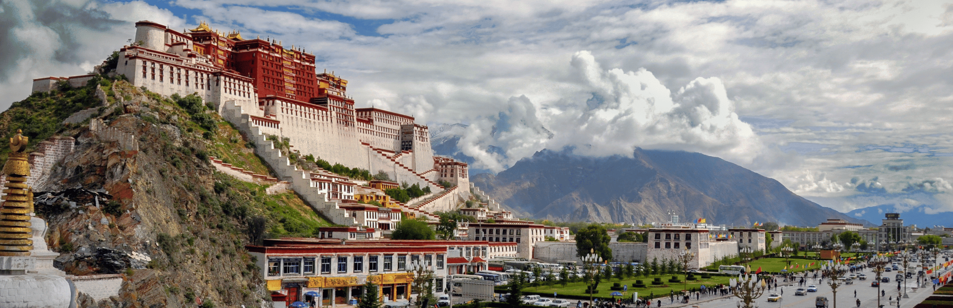 Blick auf den Potala Palast in Lhasa in Tibet, China