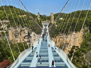 Glasbrücke über den Grand Canyon von Zhangjiajie