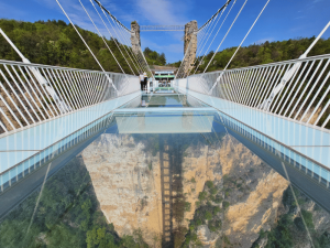 Glasbrücke über den Grand Canyon von Zhangjiajie