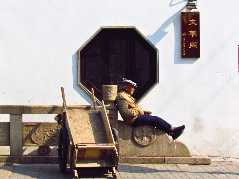 Einheimischer macht Pause in Suzhou