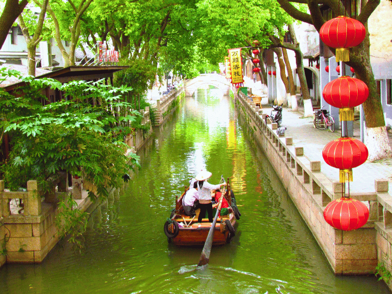 Boot auf dem Kanal in Tongli