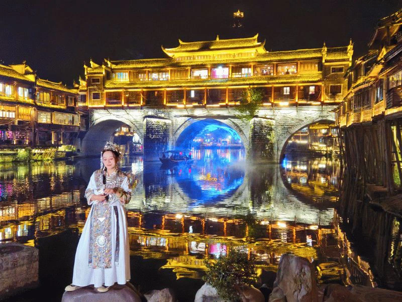 Frau beim Fotoshooting in Fenghuang