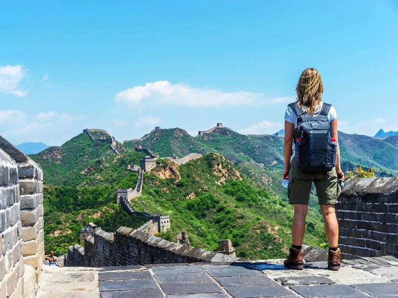 Frau auf der Chinesischen Mauer