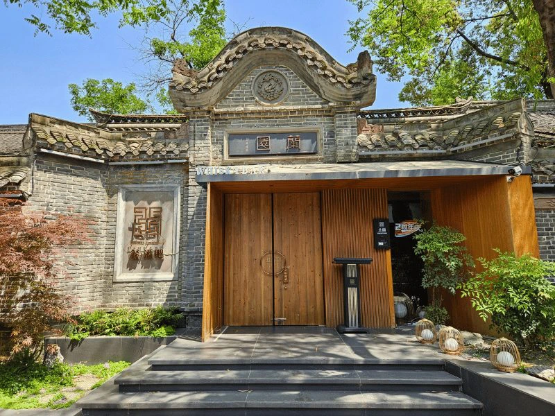 Eingang zum Komforthotel in Chengdu