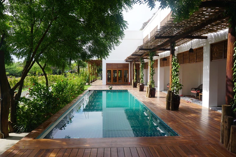 Hotelpool und Innenhof in der Unterkunft in Bagan