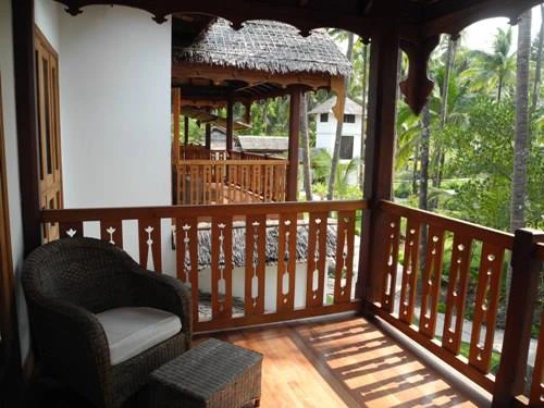 Balkon mit Blick in den Garten am Ngapali Beach